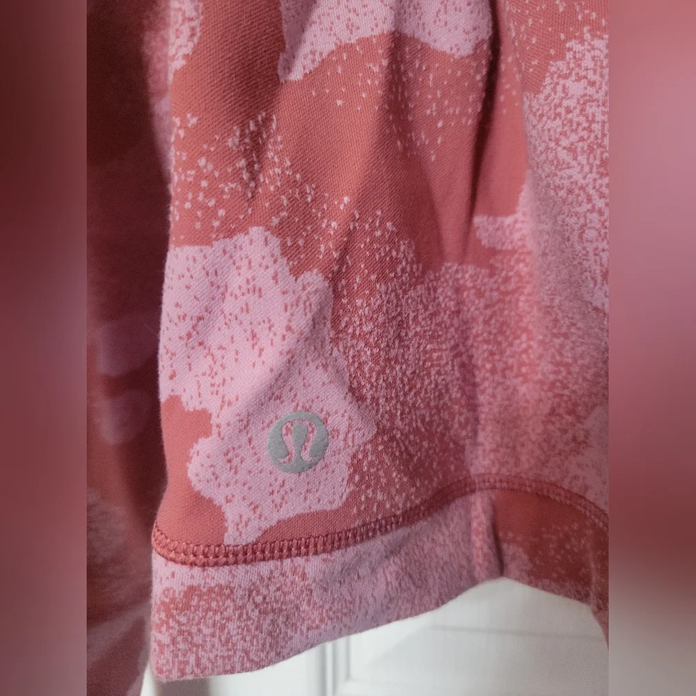 Lululemon Its Rulu Run Long Sleeve Shirt Pink Camo Jacquard Size 8
